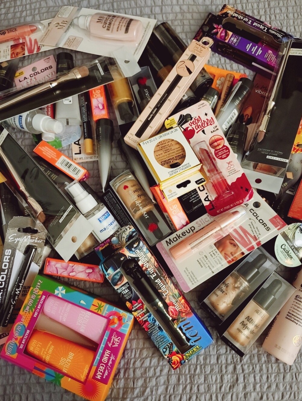 Assorted Women’s Makeup Collection - Multi-Color - Picture 3 of 9